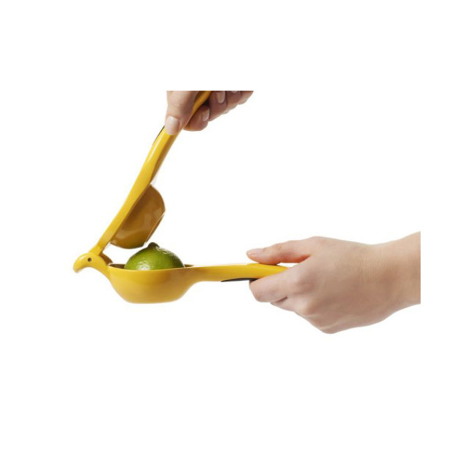 OXO Citrus Squeezer 4