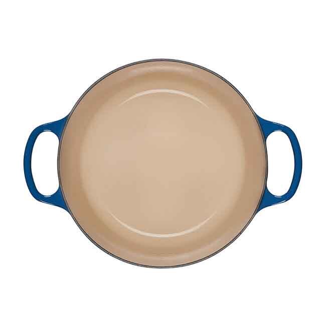 Le Creuset Signature 4.5 Qt Round Dutch Oven Interior