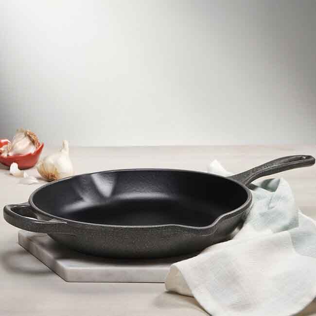 Le Creuset Signature 10.25 inch Cast Iron Round Skillet