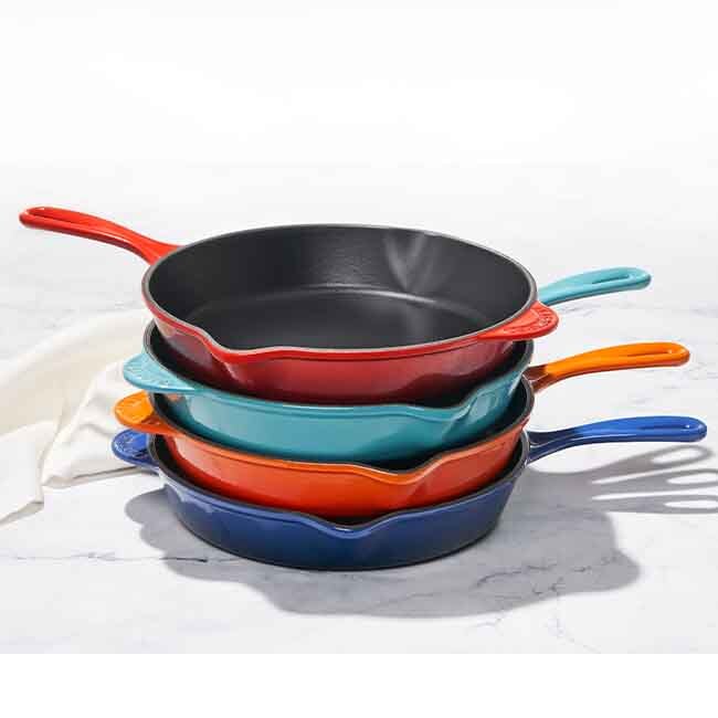 Le Creuset Signature 10.25 inch Cast Iron Round Skillet Group