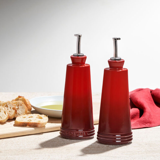 Le Creuset Signature Oil and Vinegar Set | Lifestyle