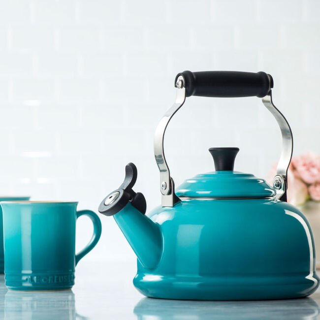 Le Creuset Classic Whistling Teakettle